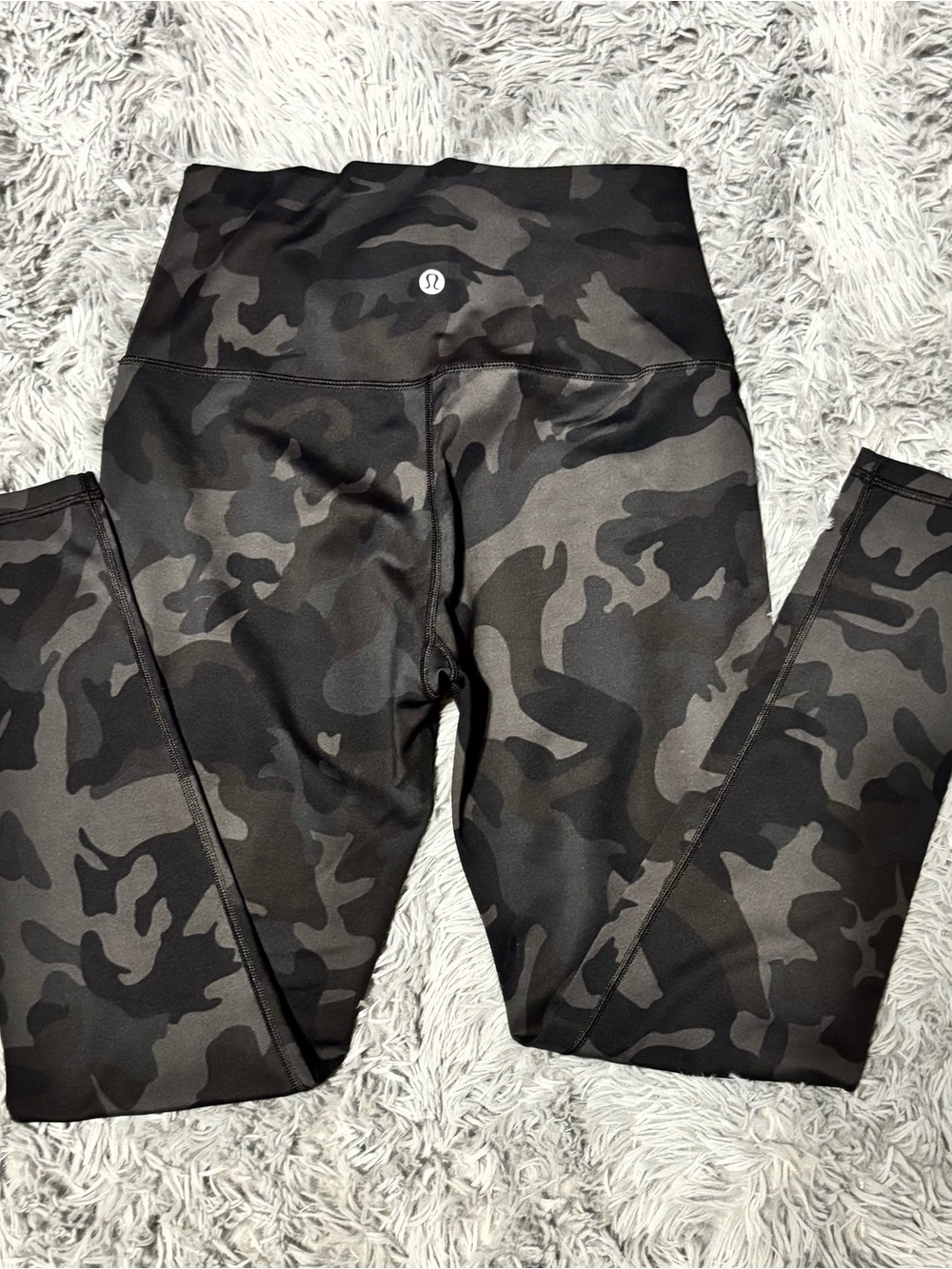 Lululemon Black & Dark Gray Camo High-Rise Leggings Size 8 - Picture 2 of 3